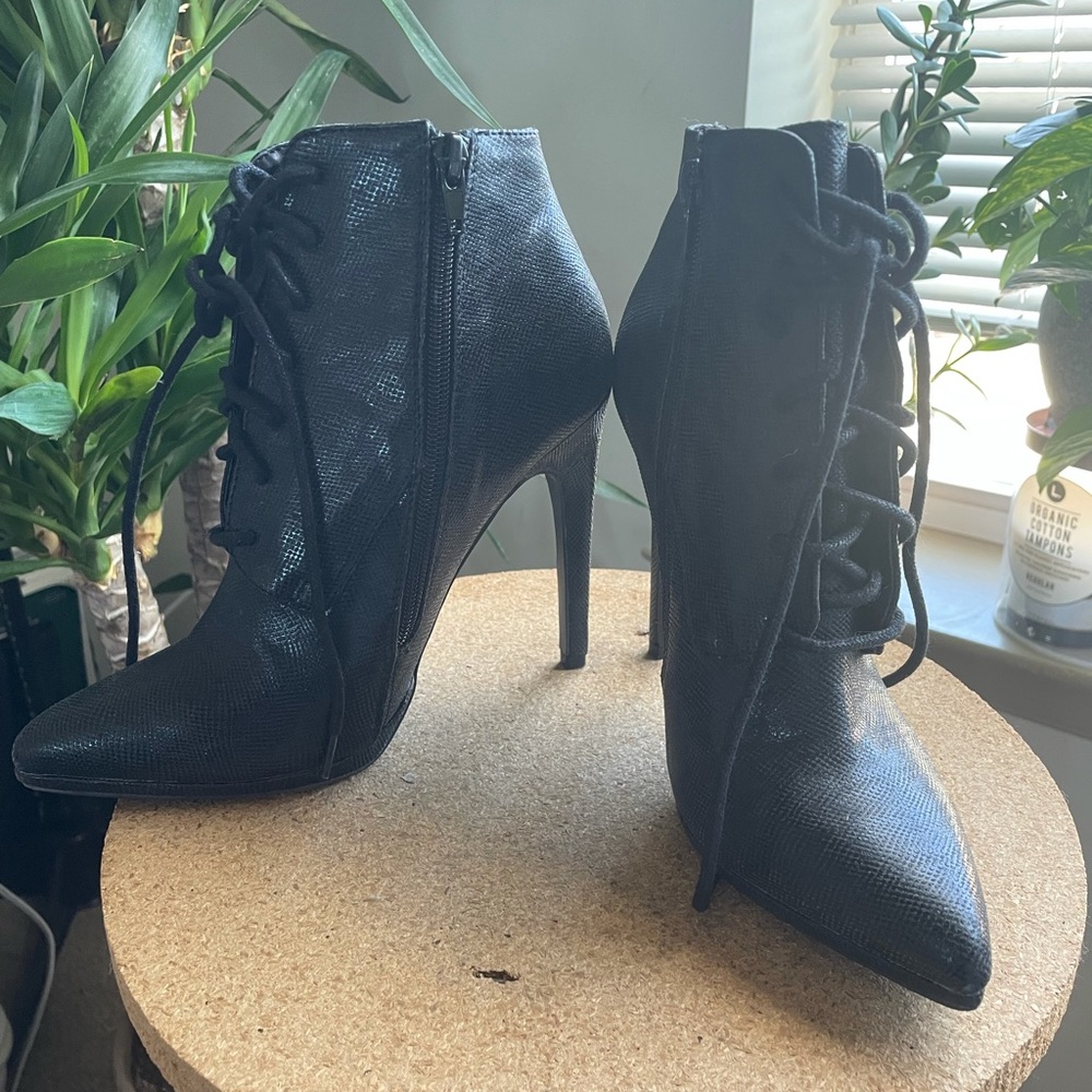 🖤🖤🖤Stylish Black Ankle Lace up Boots🖤🖤🖤